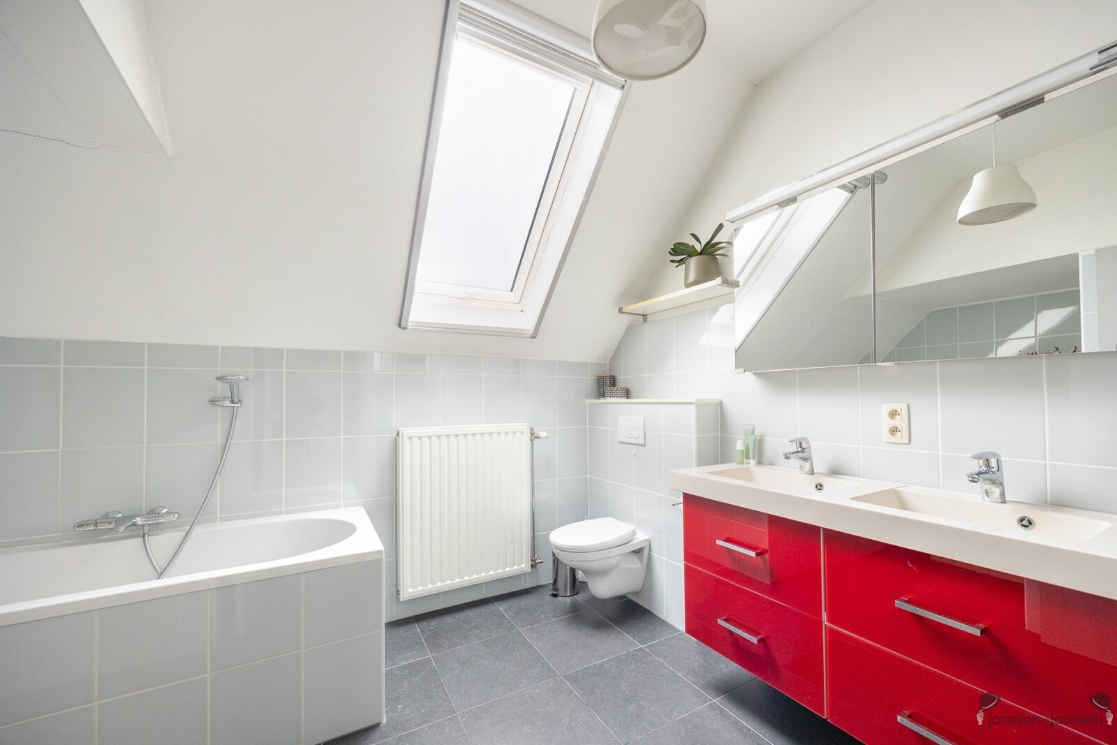 JJ-CS-20241216-1-29 - Badkamer.jpg
