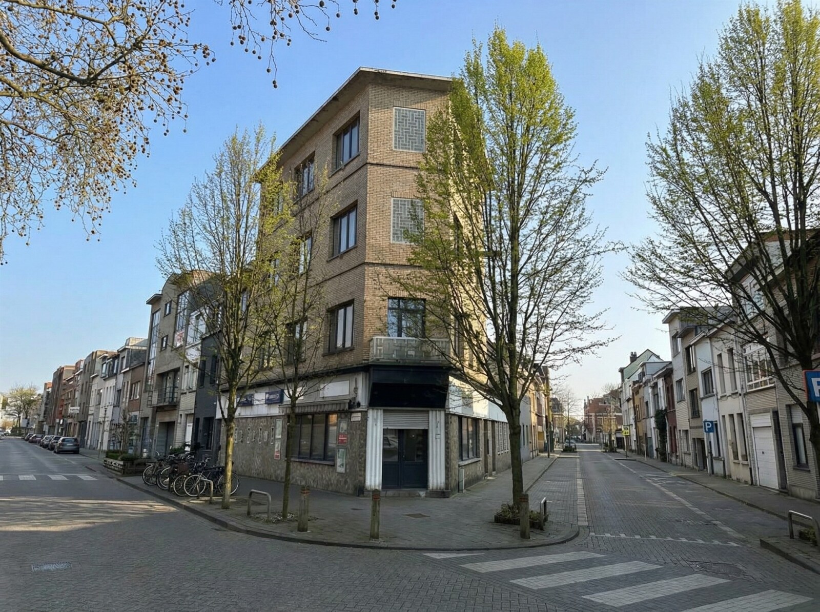 straatbeeld-met-gebouw