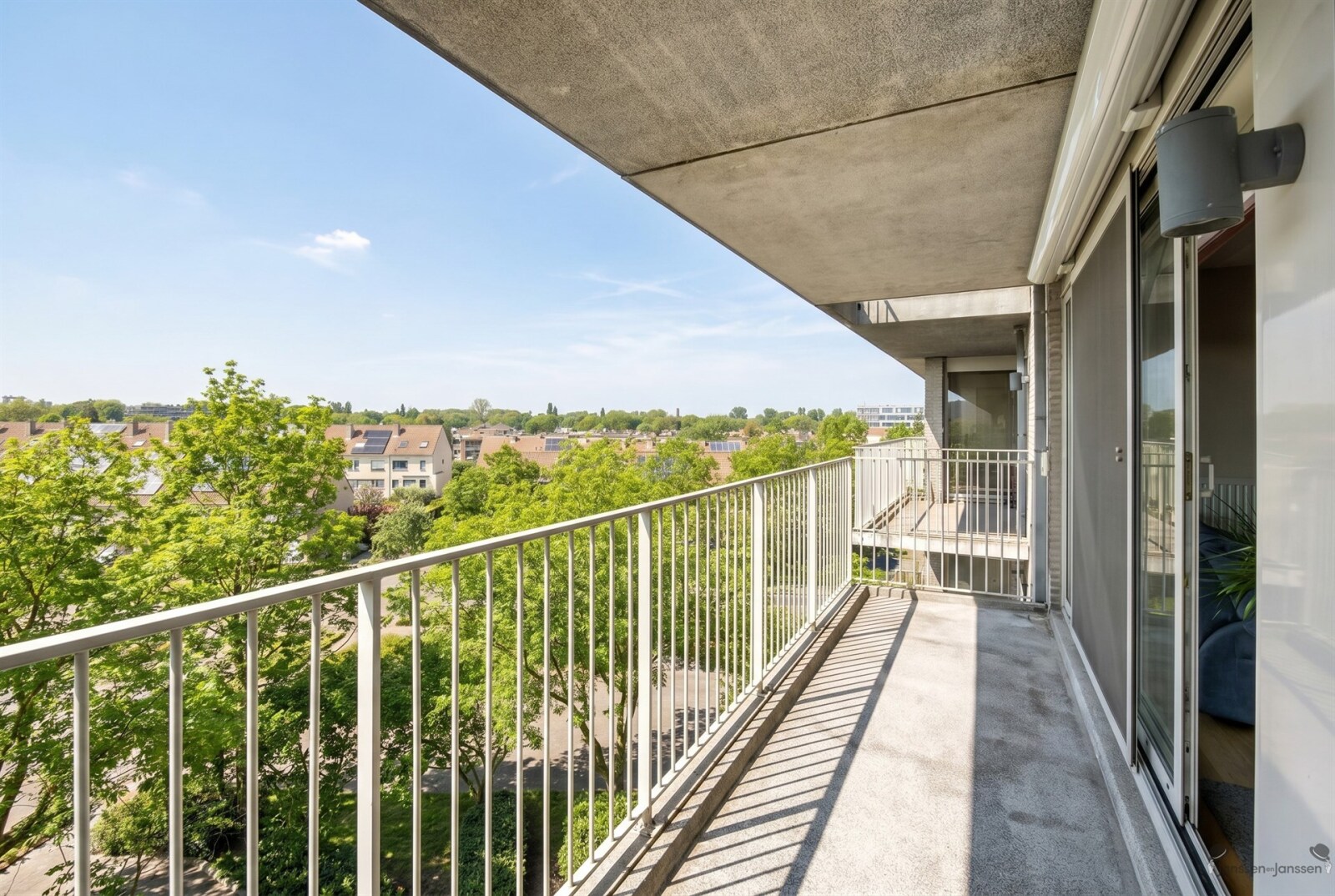 spacious-apartment-balcony-with-view