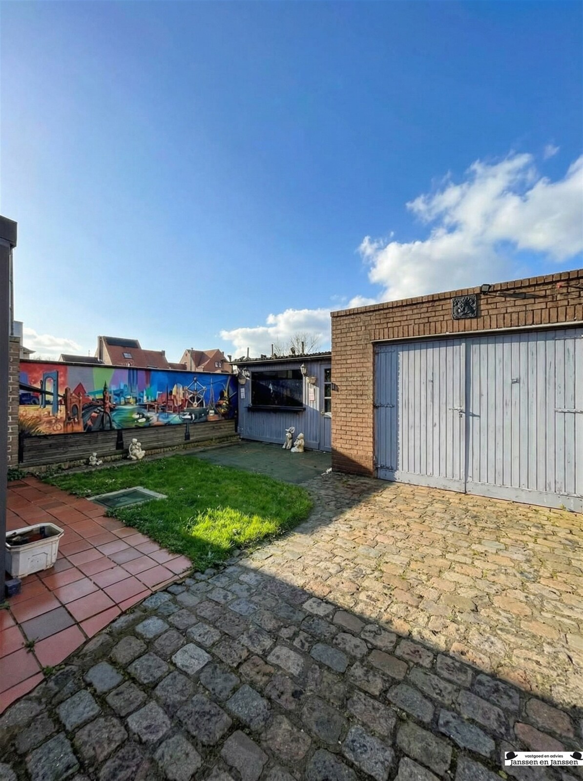 achtertuin-met-garage
