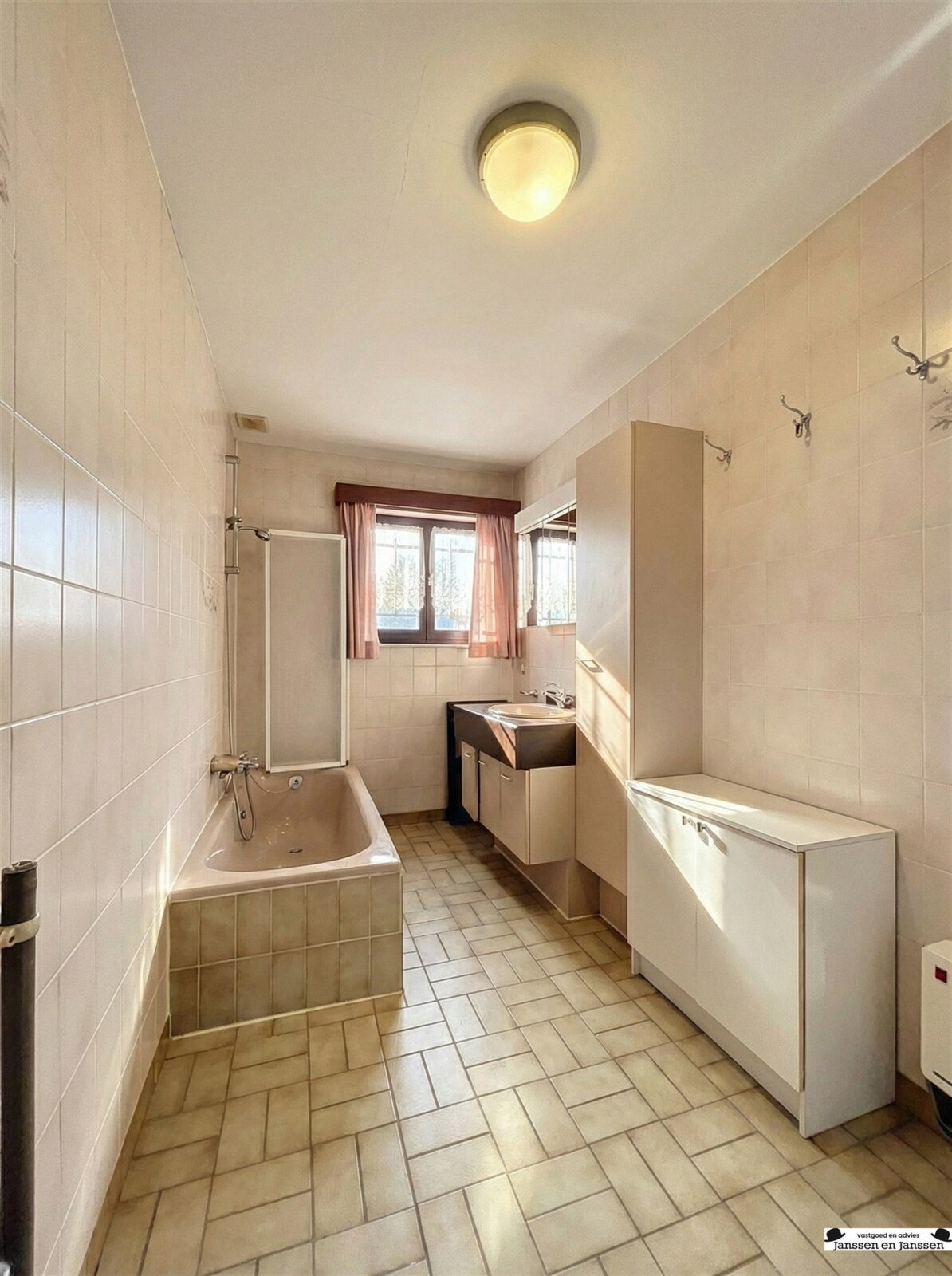 beige-badkamer-interieur