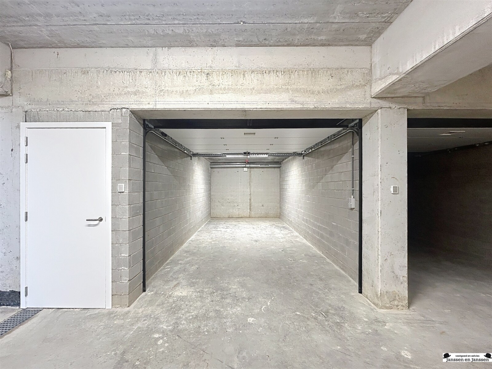 garage_00010