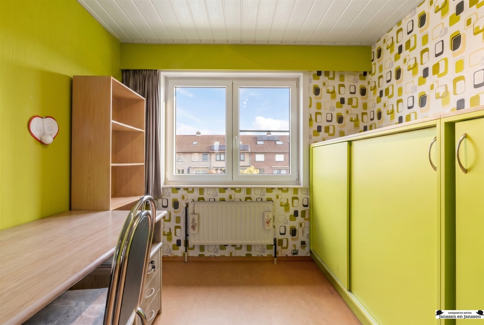 vibrant-lime-colored-home-office