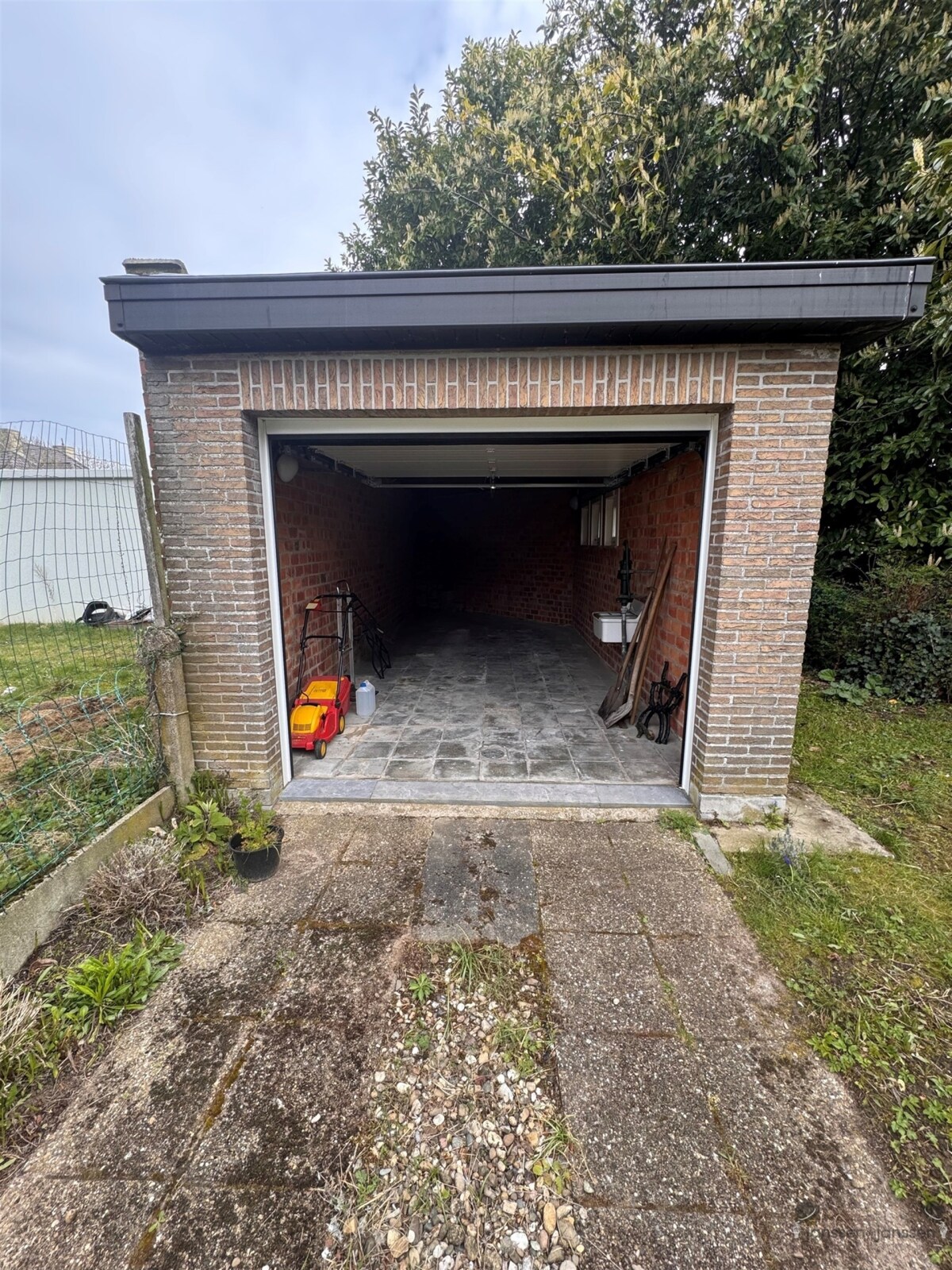 Garage.jpg