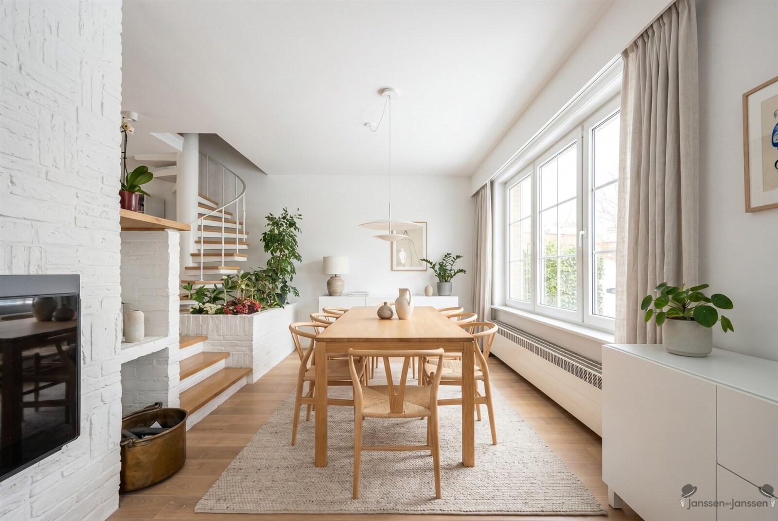 classic-dining-room-with-spiral-staircase