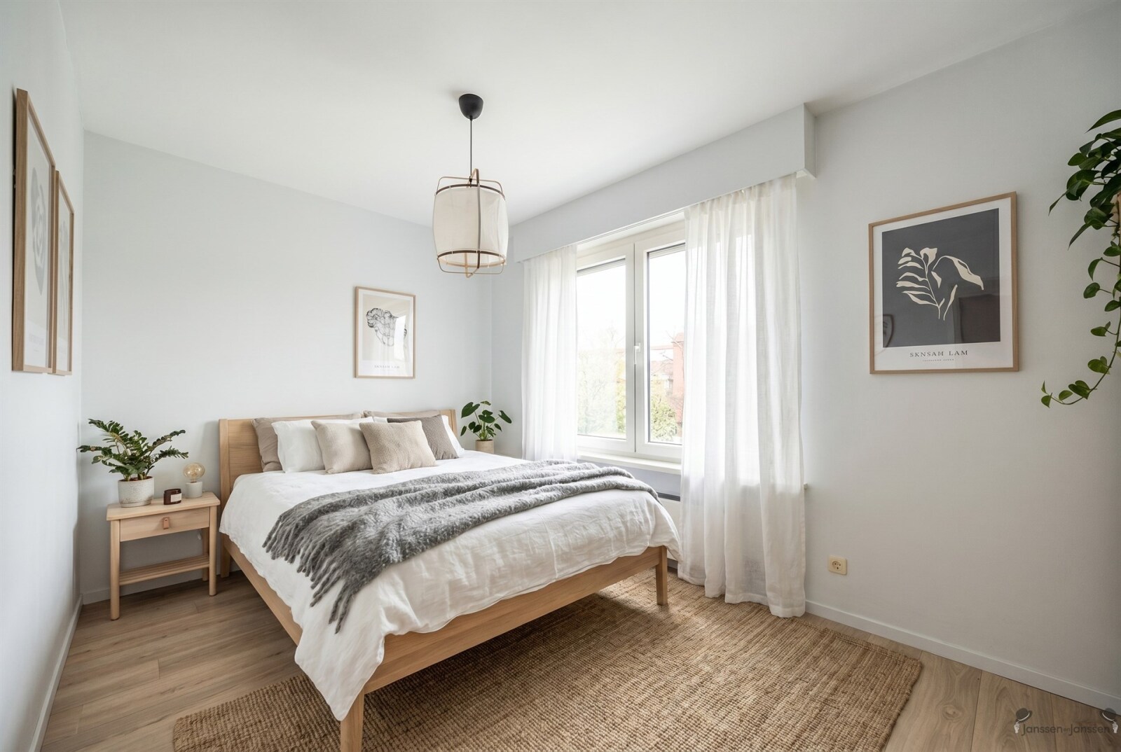 pink-themed-cozy-bedroom