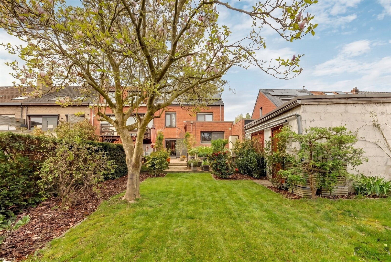 backyard-garden-view