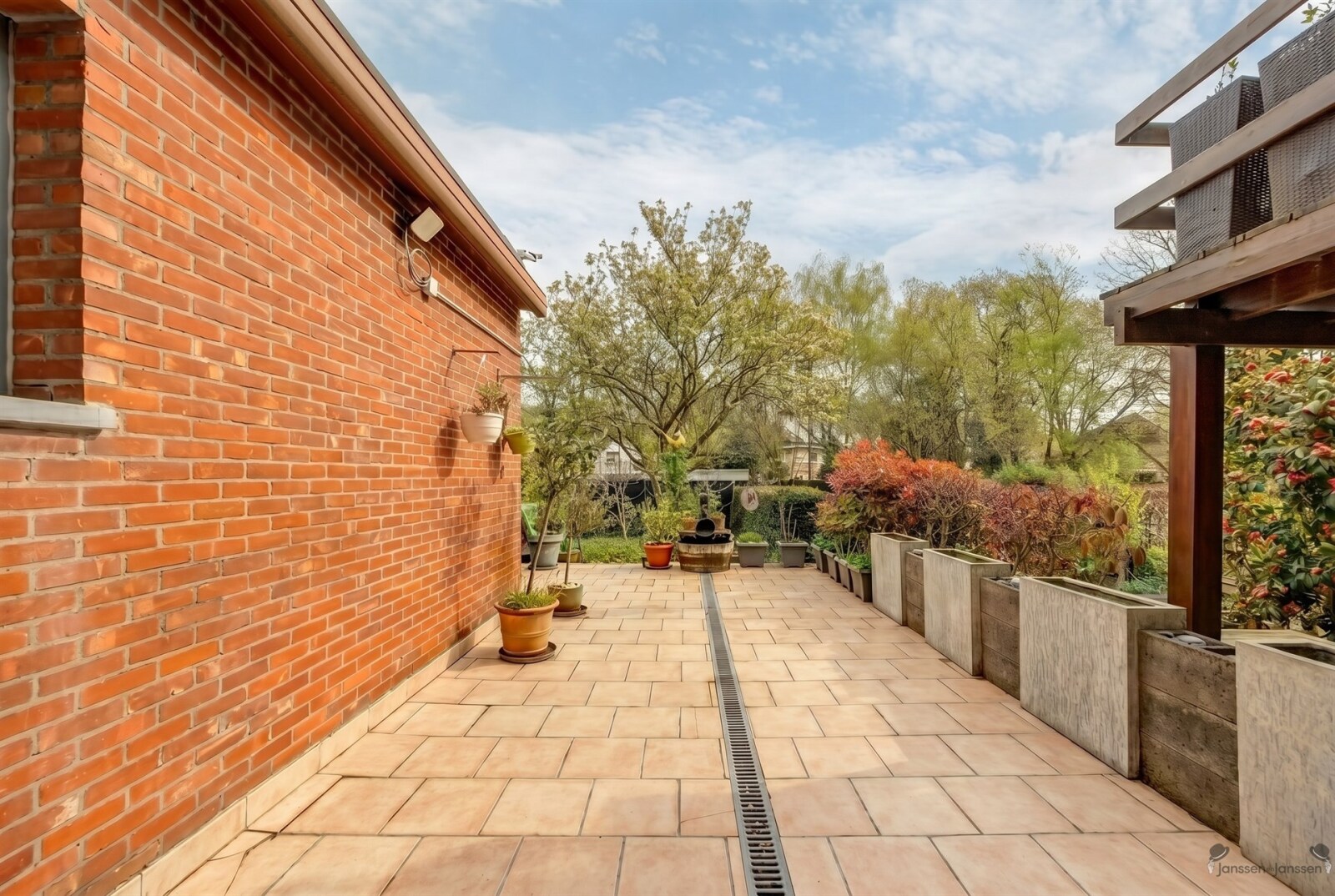 spacious-brick-walled-patio