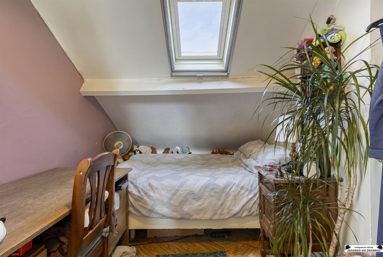 cozy-attic-bedroom-space