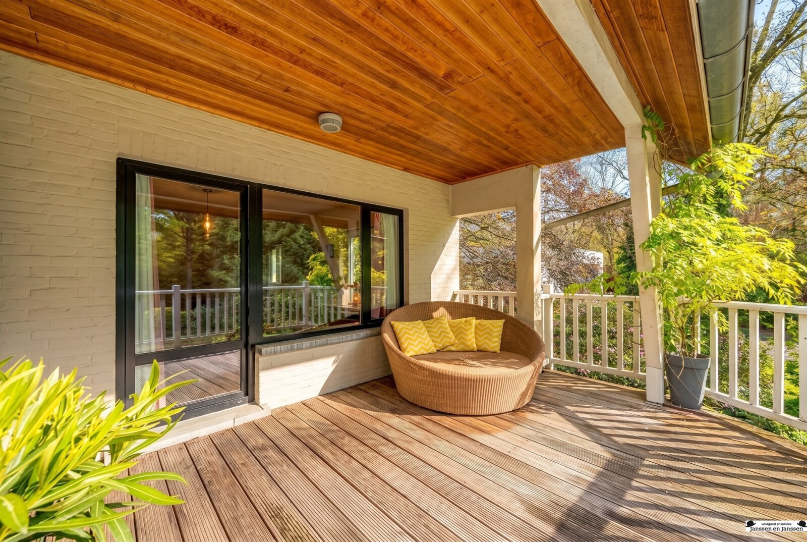 cozy-shaded-outdoor-terrace