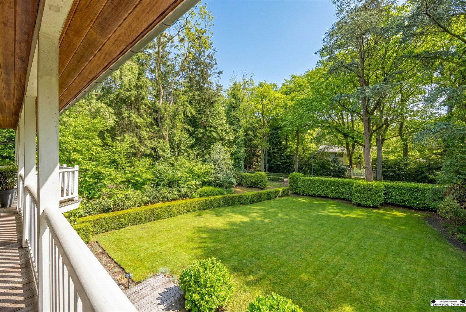 verdant-garden-view-from-balcony
