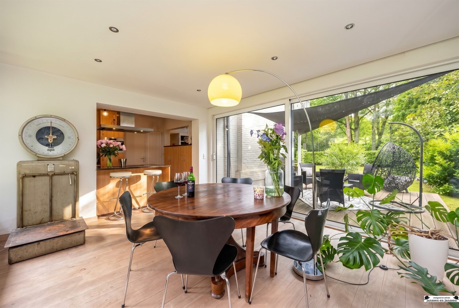 modern-dining-area-with-garden-view