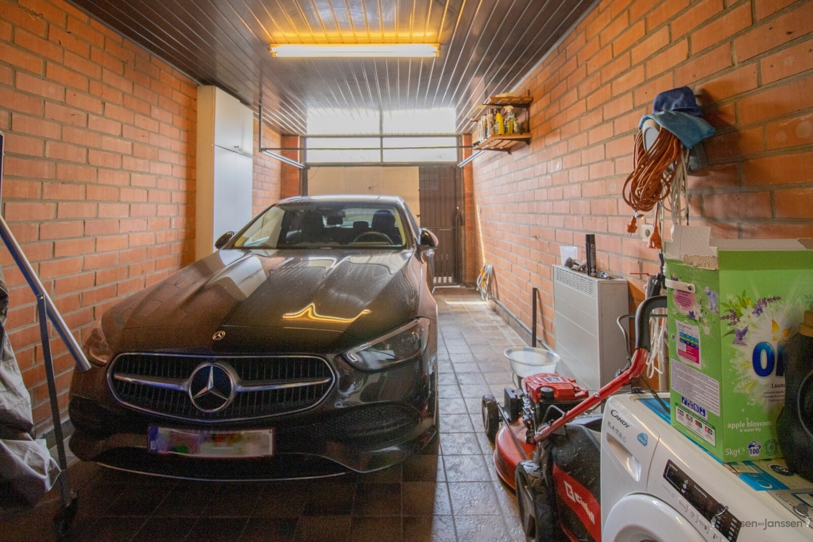 Garage.jpg