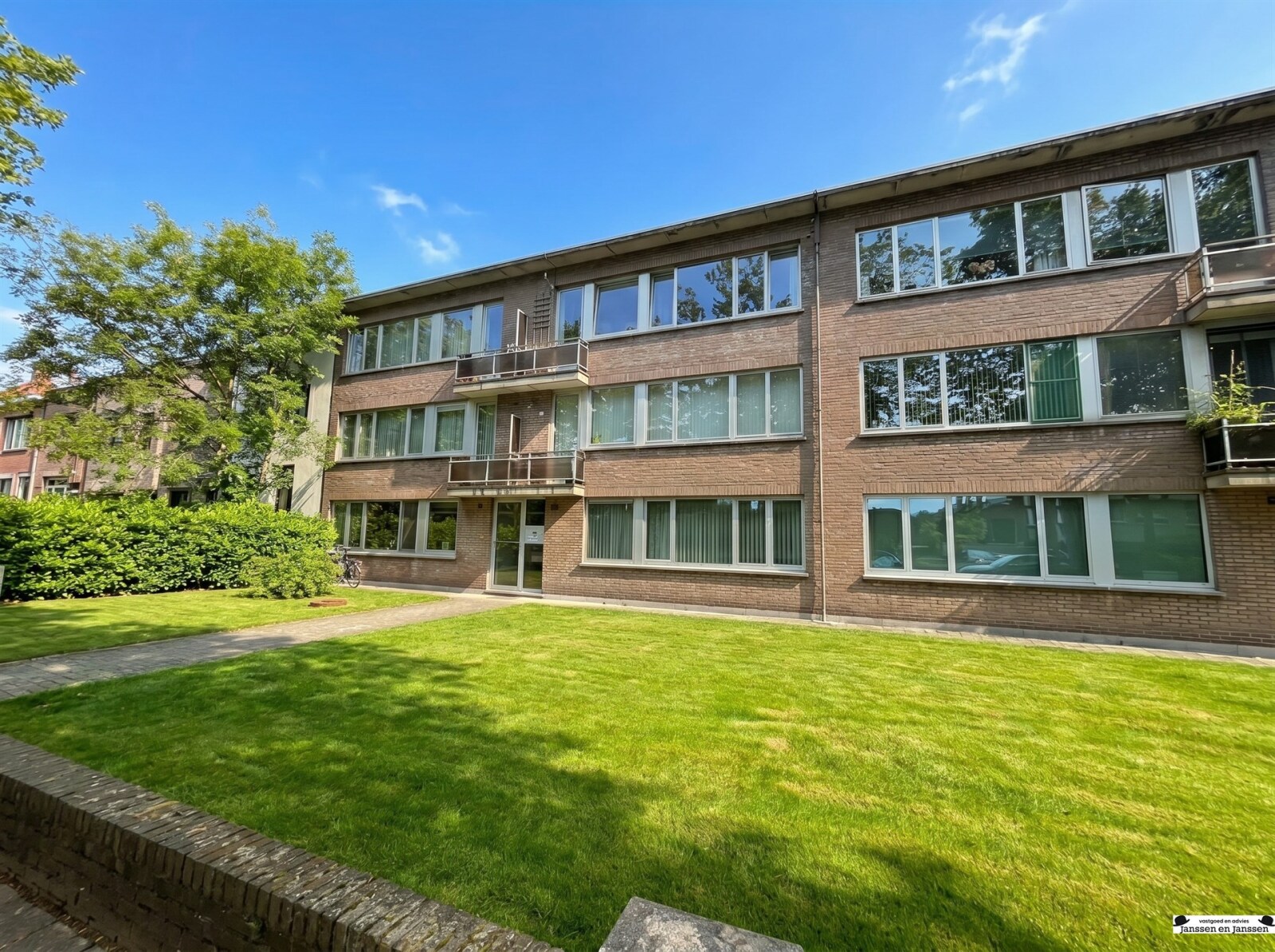 brick-apartment-building-exterior