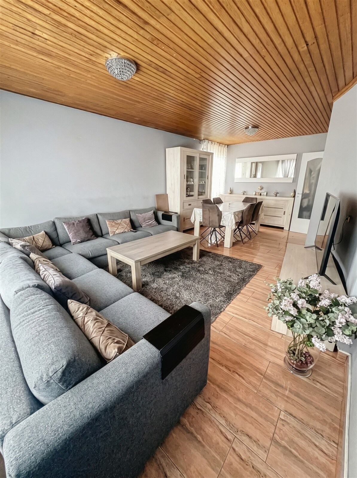 spacious-open-plan-living-area