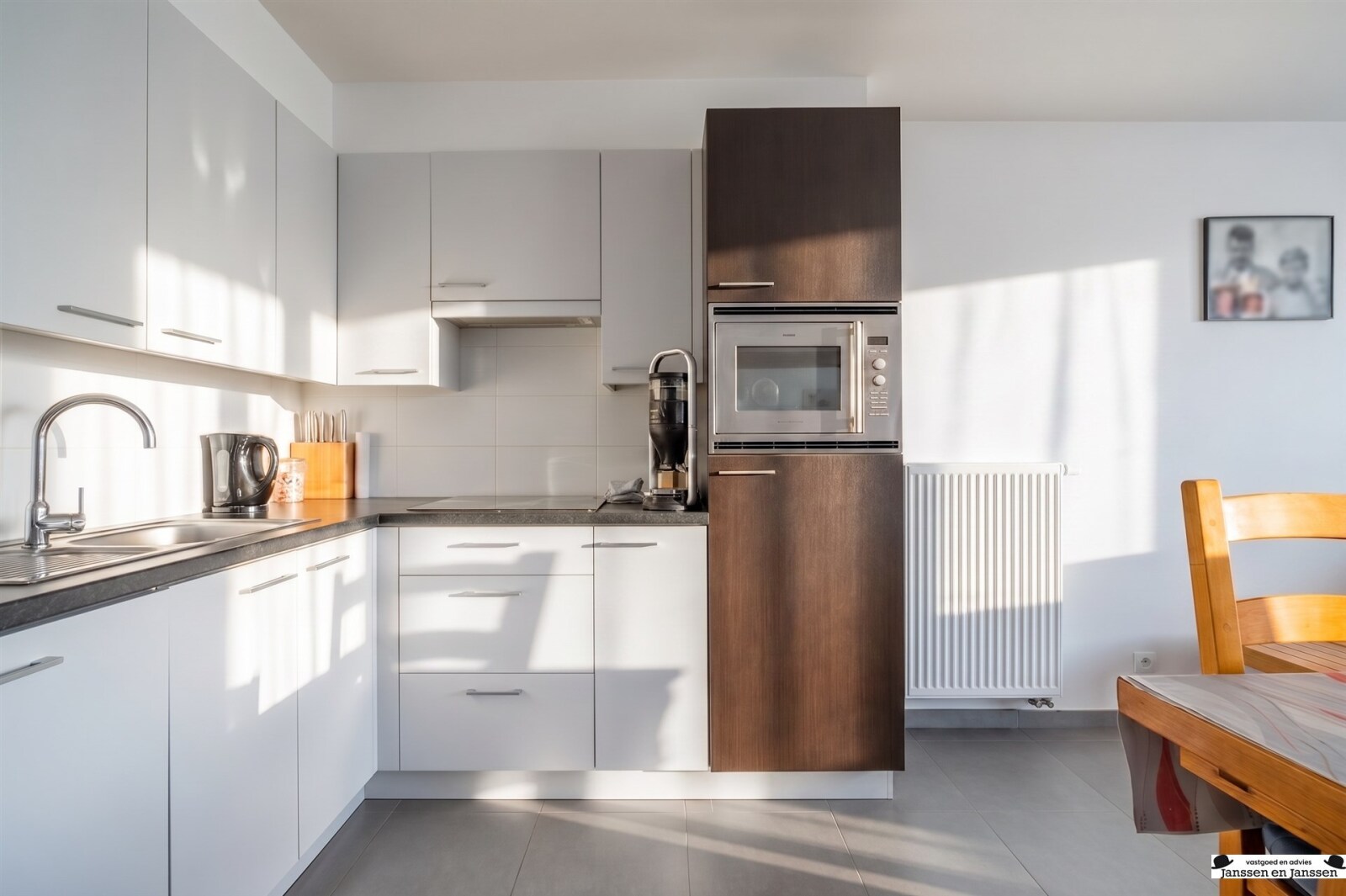 modern-minimalistic-kitchen-area