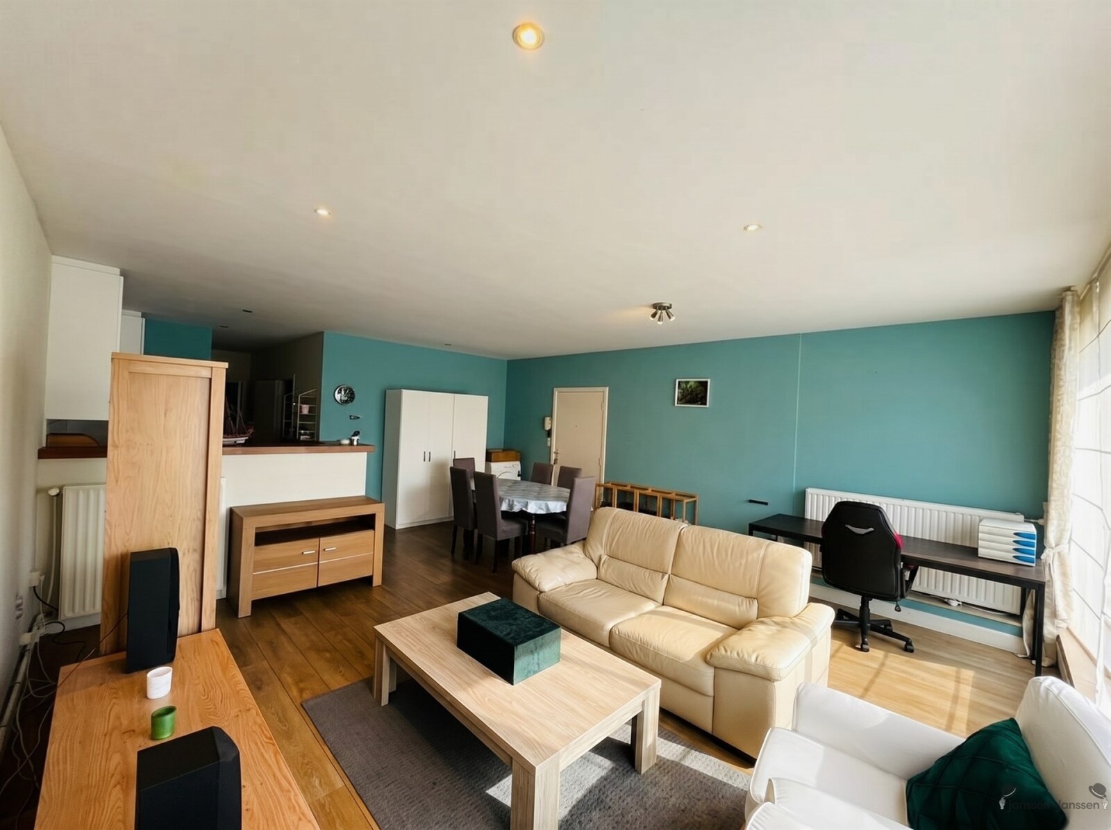 spacious-open-plan-living-area