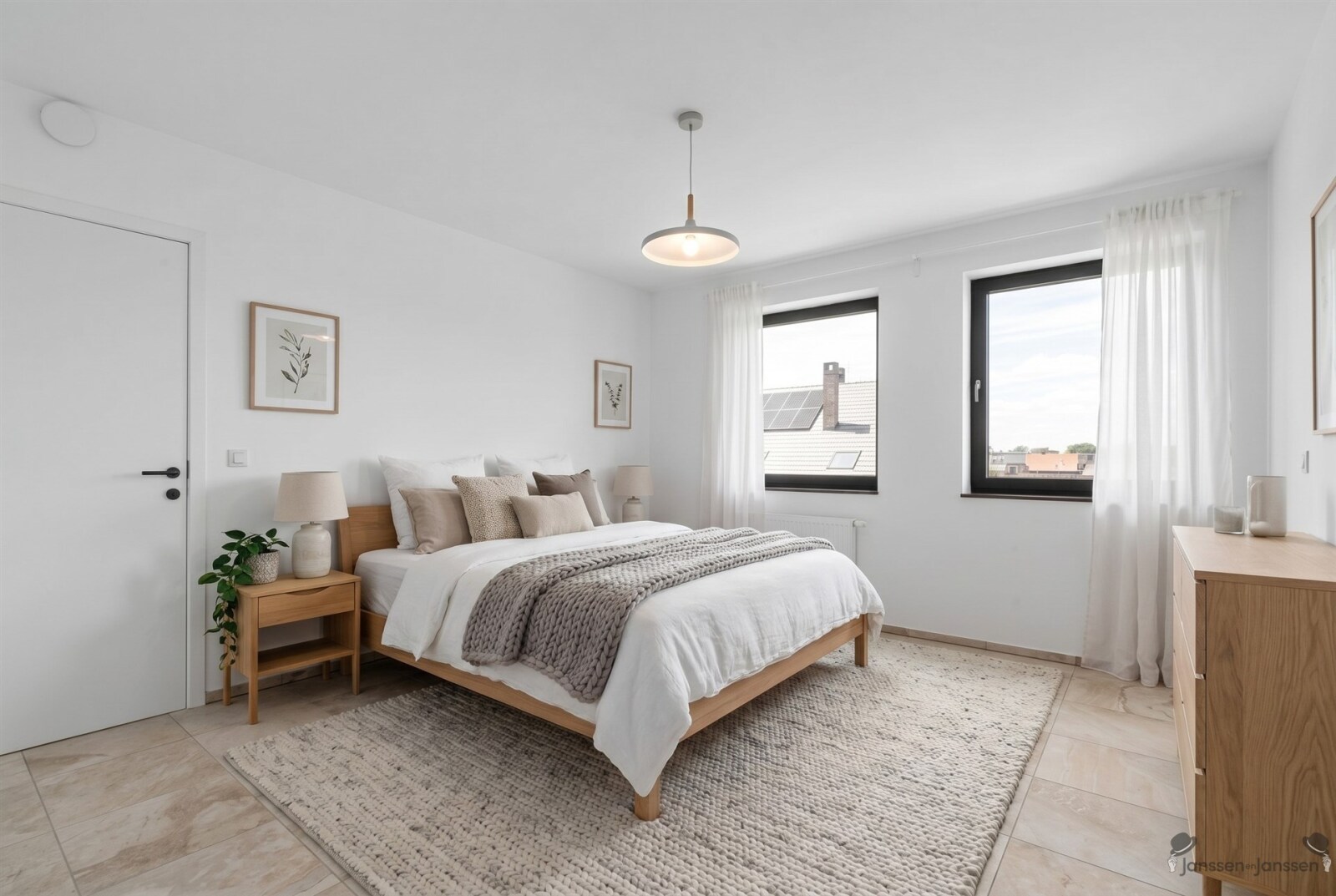 empty-modern-room-with-tiled-floor