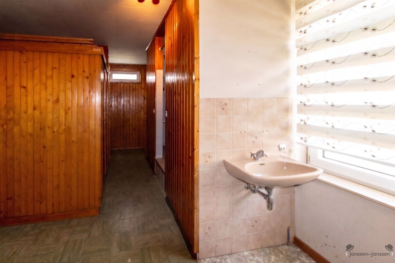wooden-hallway-with-sink-area