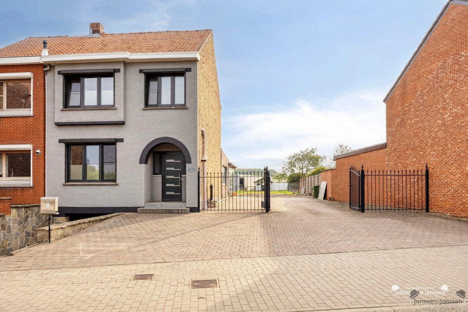 residential-brick-house-exterior