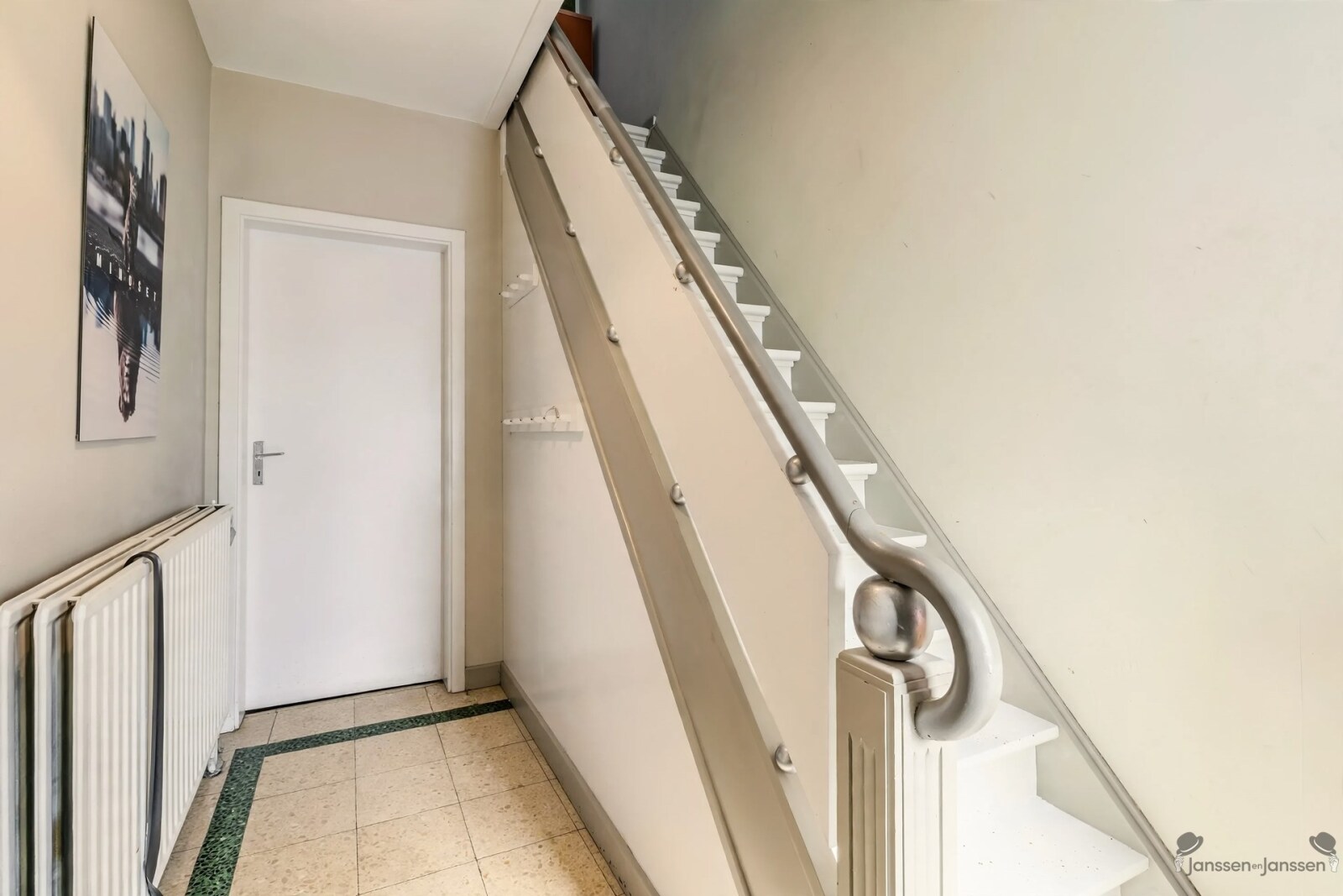 entrance-hallway-with-staircase