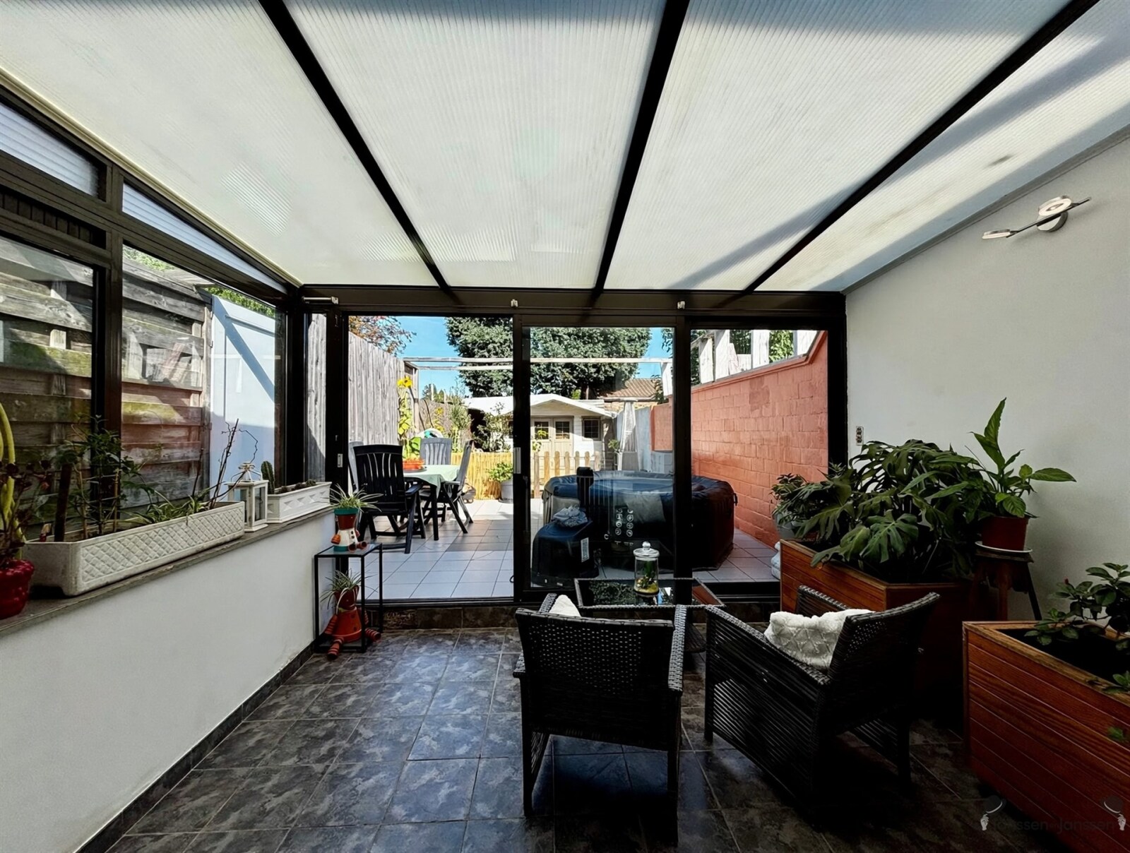 veranda