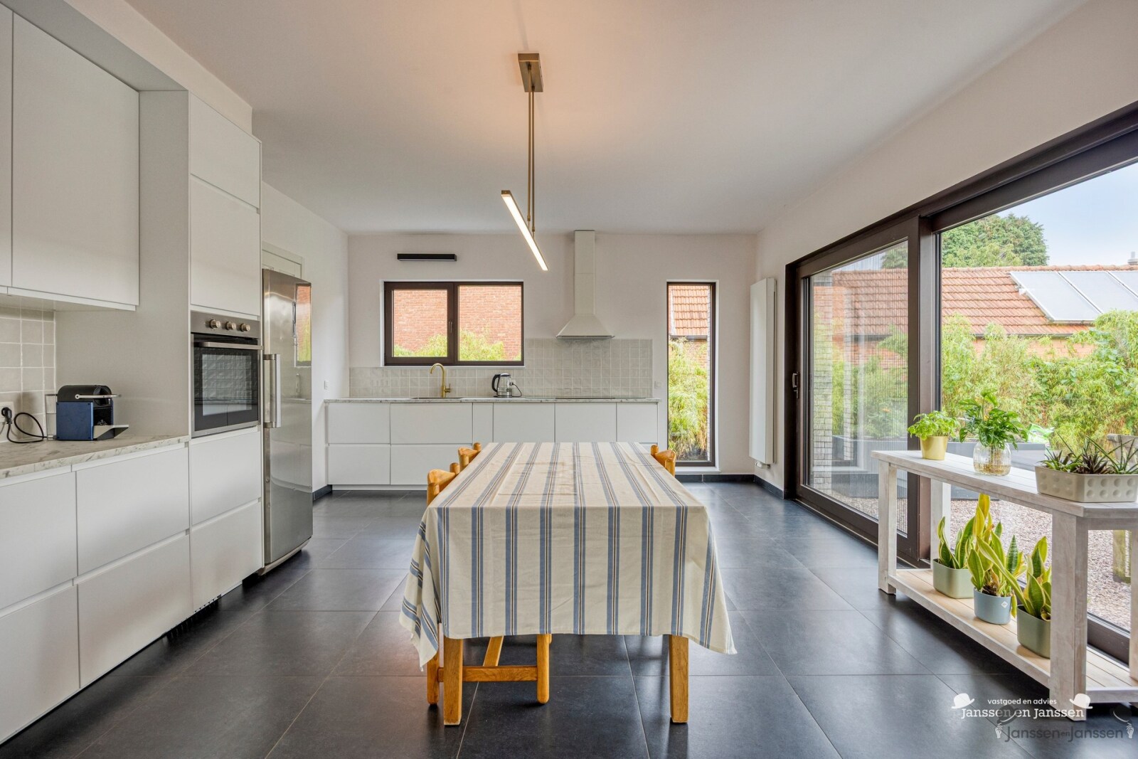 Bremstraat2B3945TessenderloHamBE-18_logo_highres.jpg