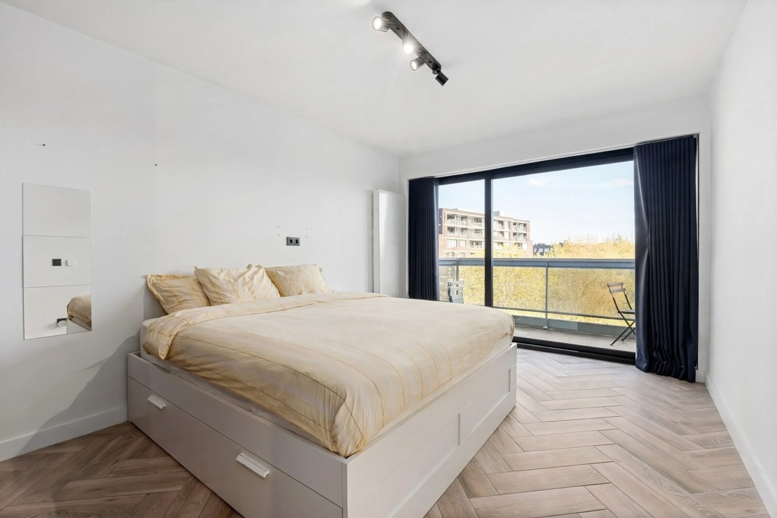 bright-minimalist-bedroom-with-balcony