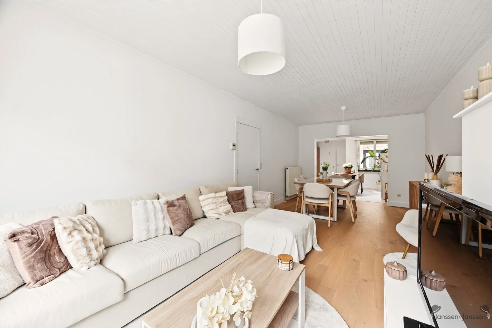 bright-spacious-living-room-interior