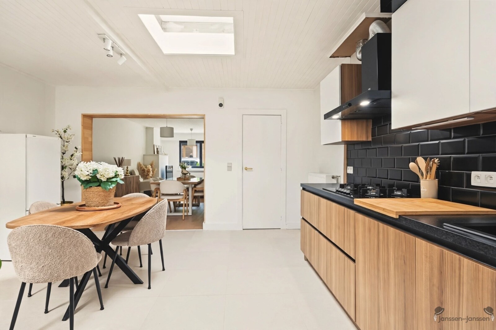 modern-kitchen-and-dining-area