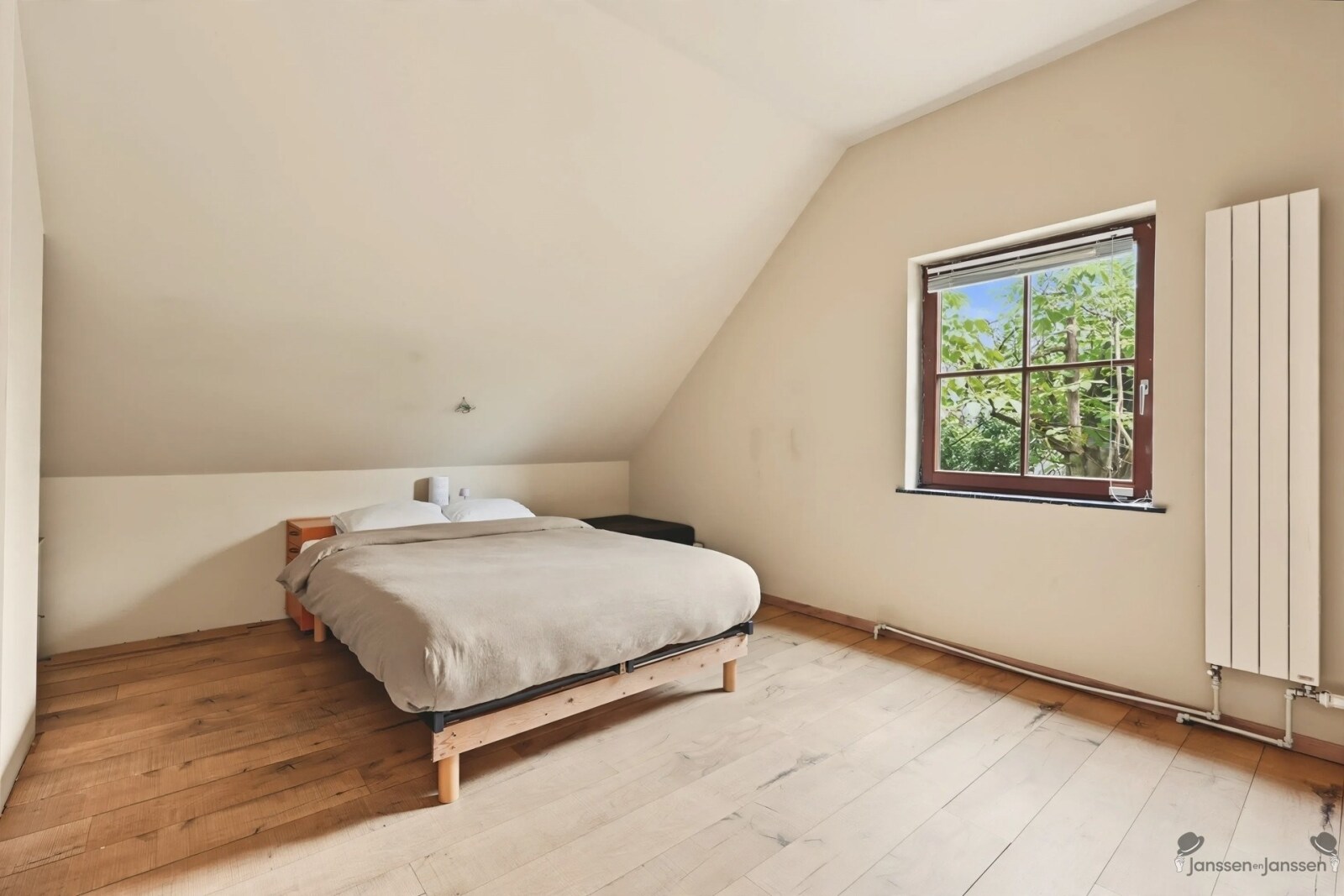 sloped-ceiling-attic-bedroom