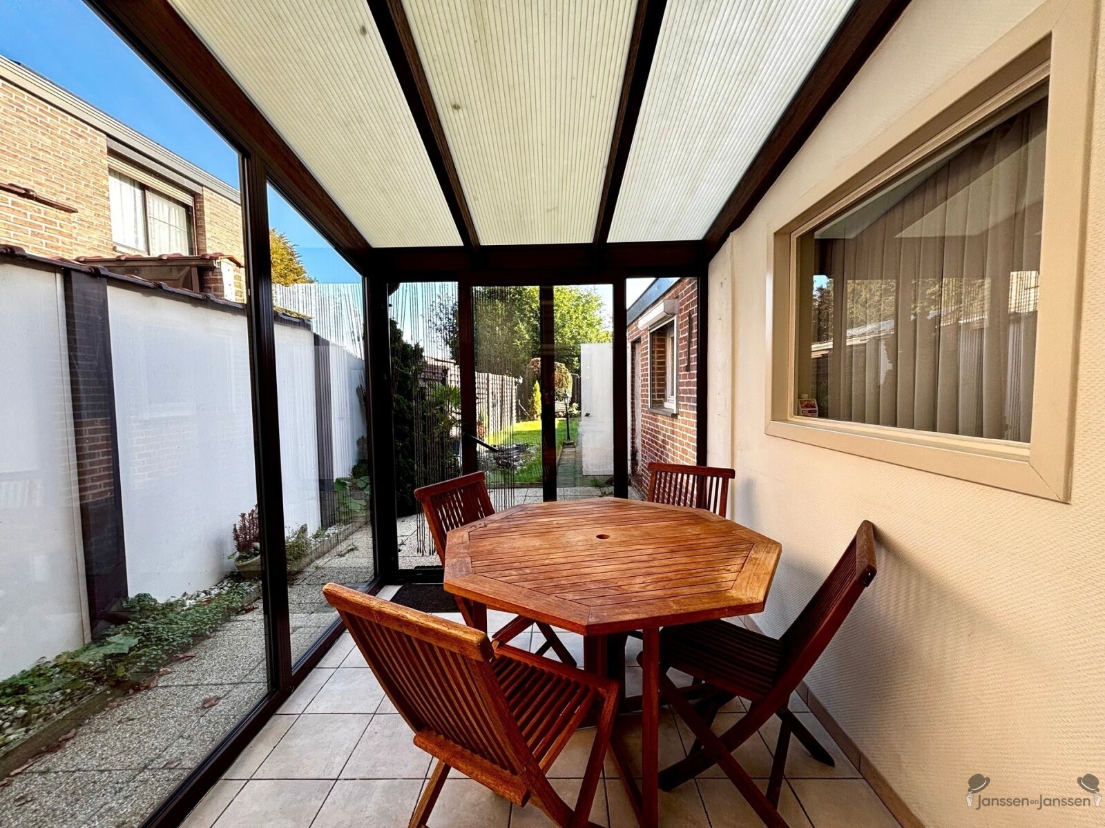 veranda