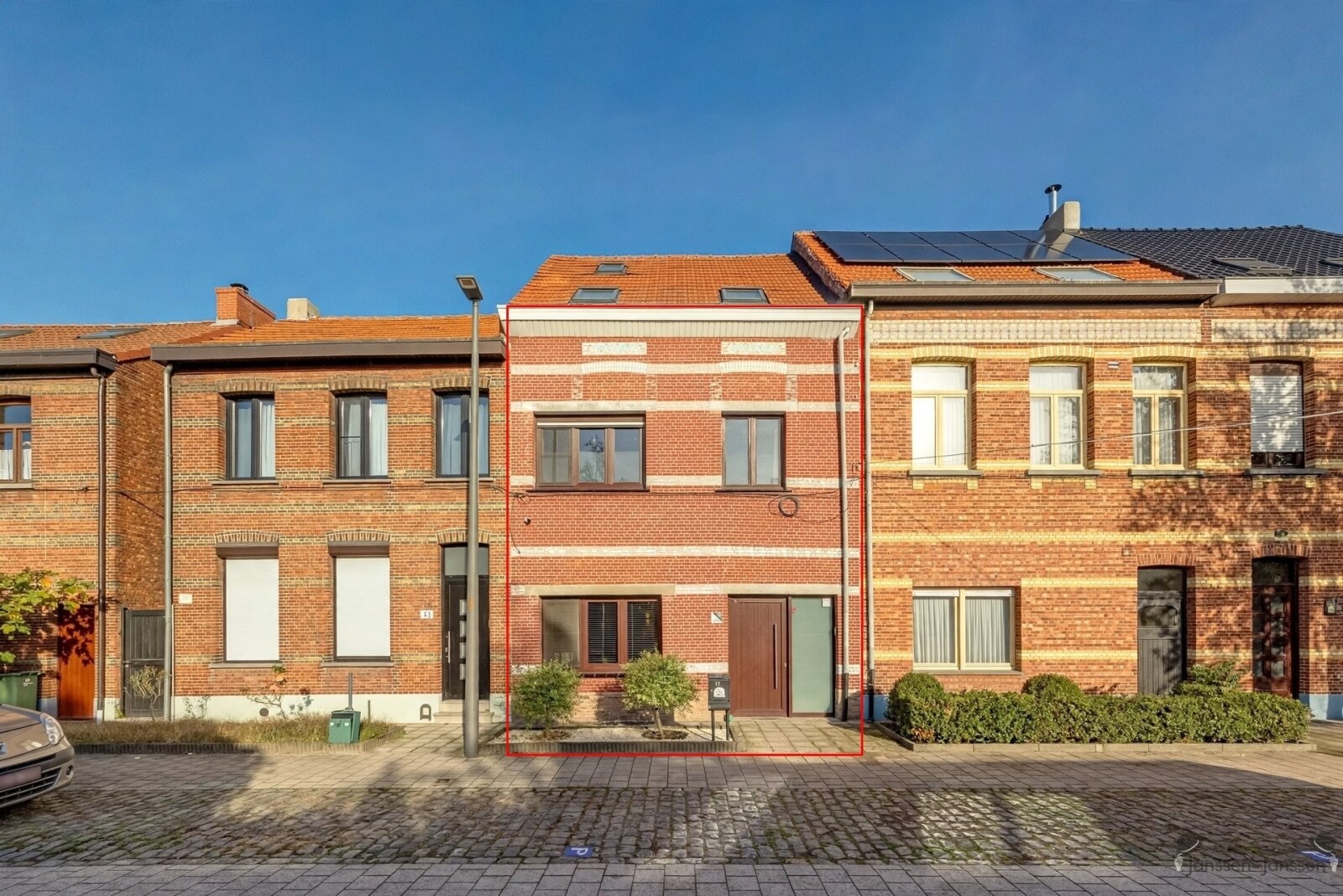 traditional-brick-townhouse-facade