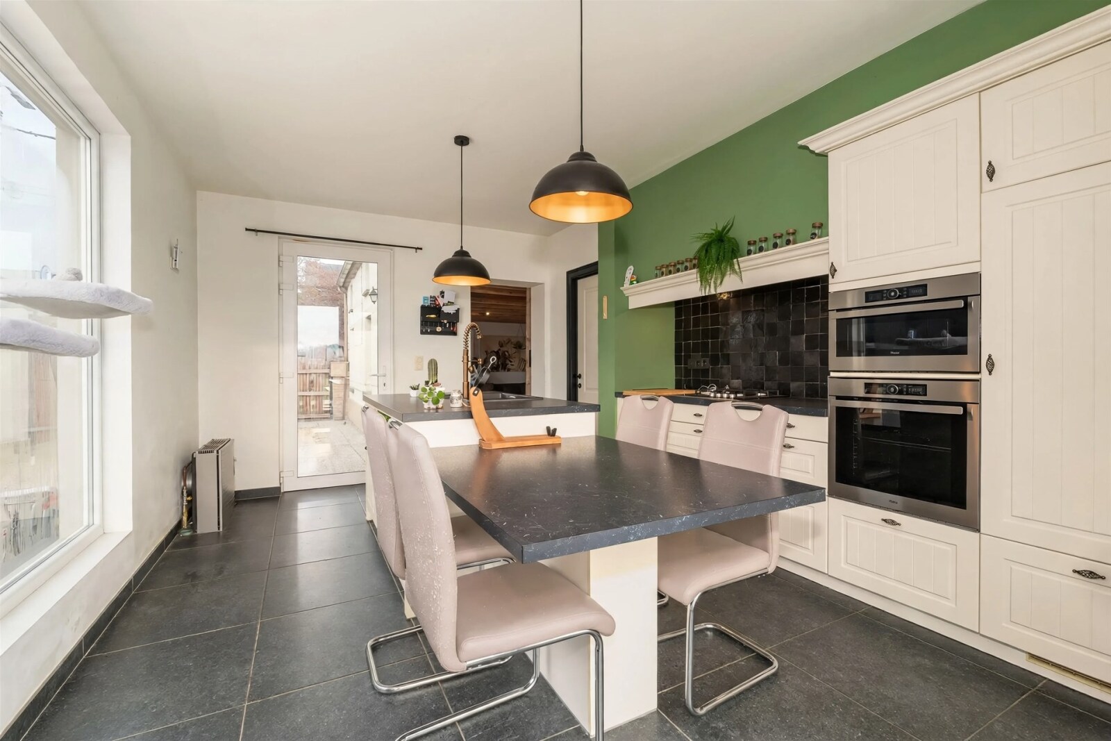 modern-kitchen-with-dining-island