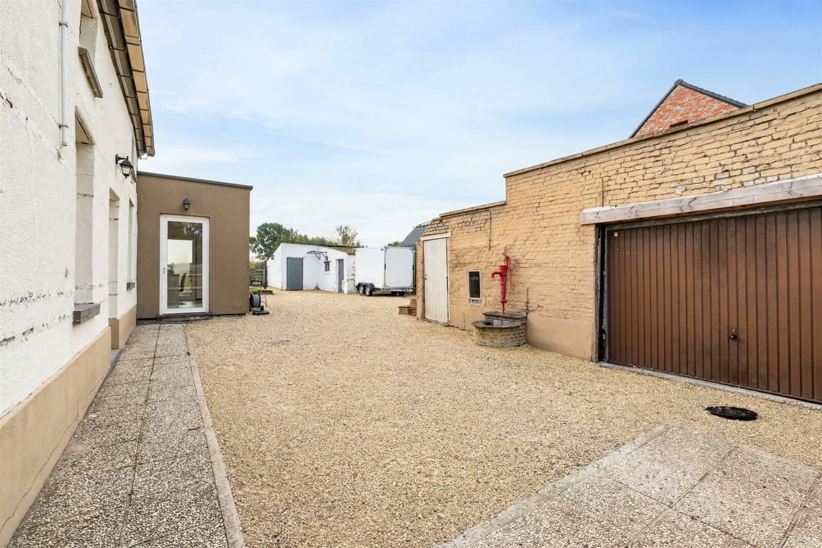 gravel-courtyard-with-garages