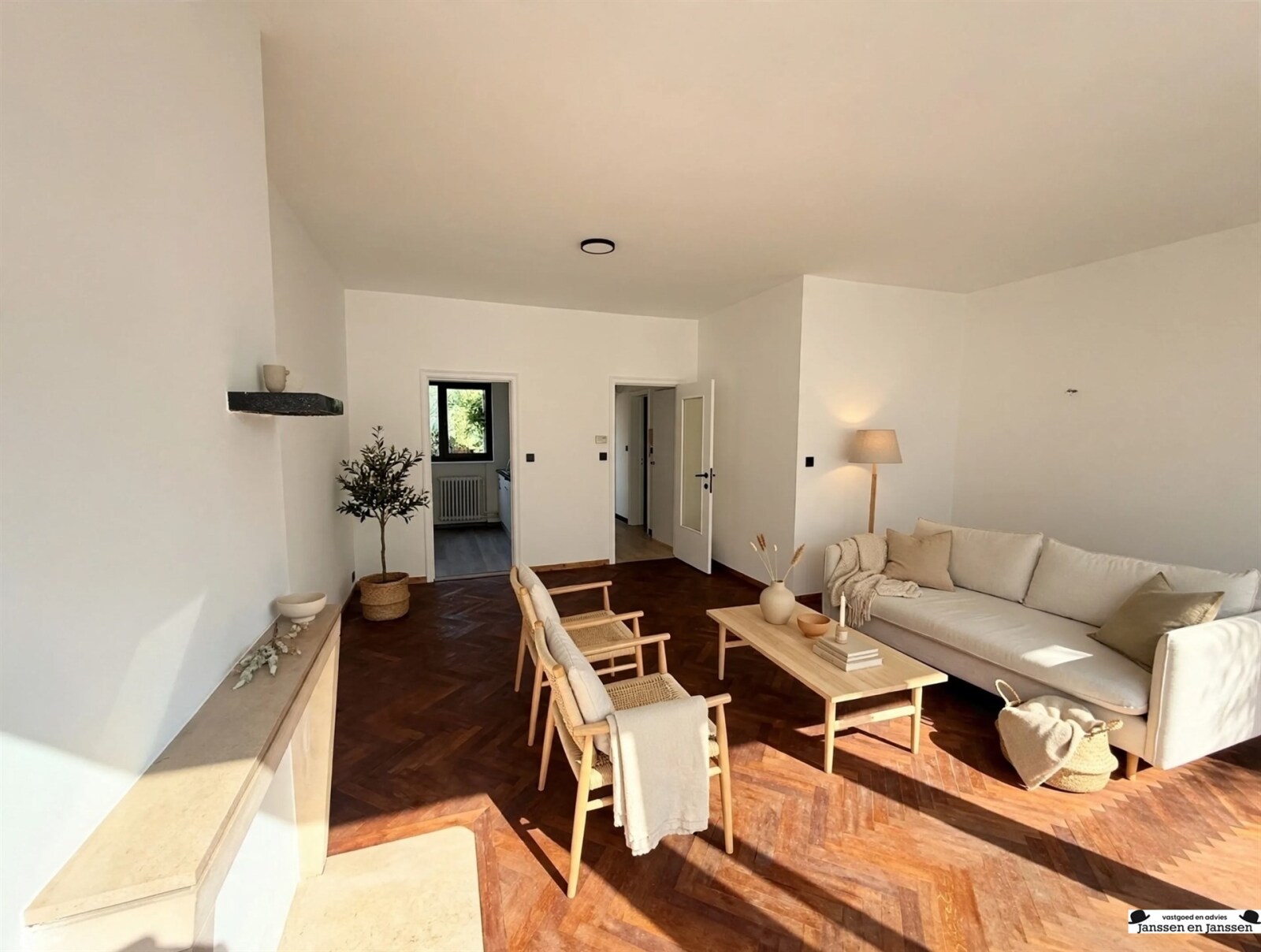 empty-living-room-with-parquet-floor