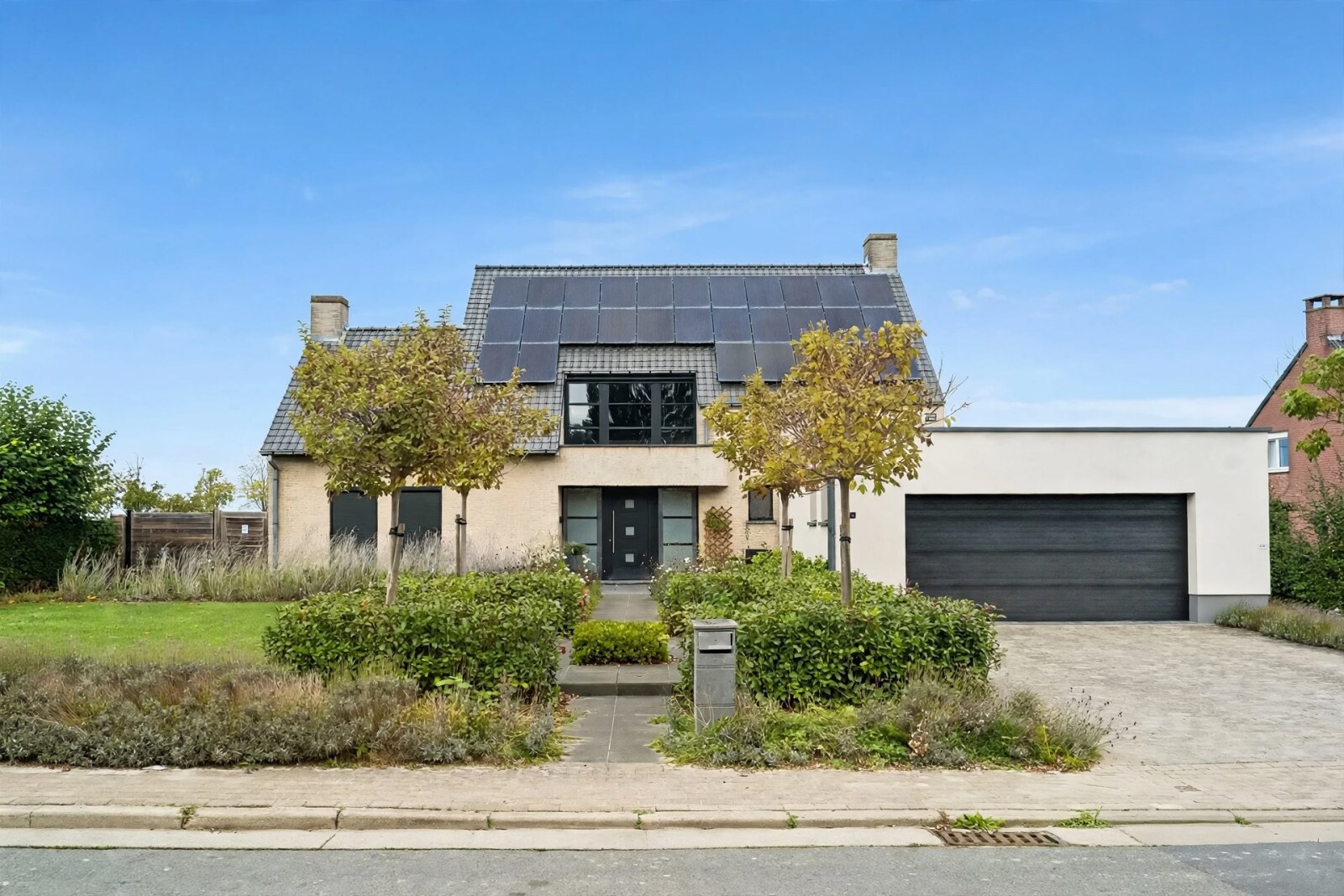modern-detached-house-with-garden
