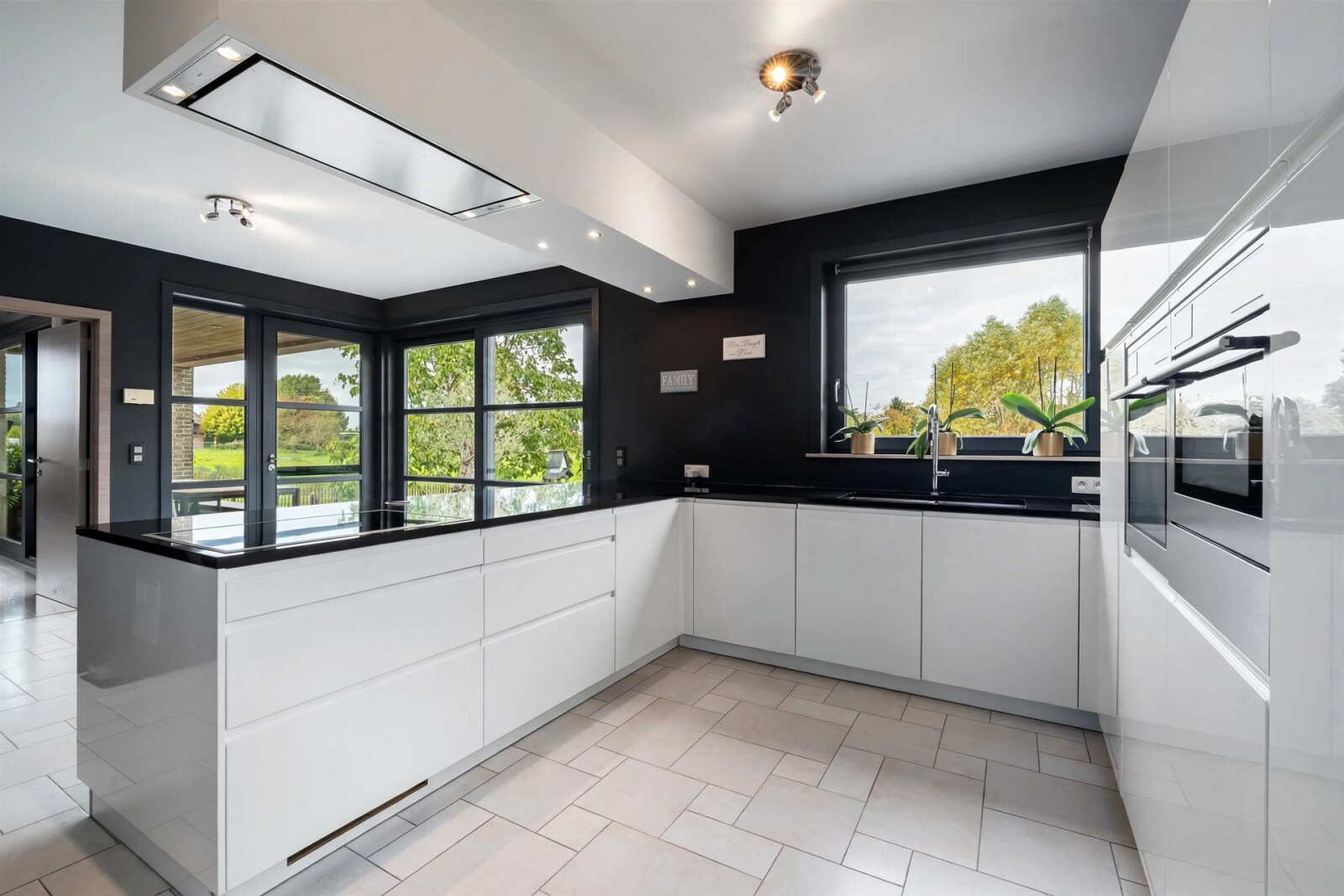 modern-black-and-white-kitchen