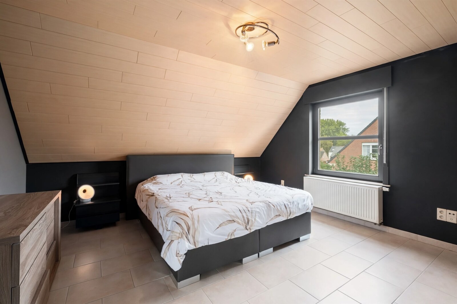 modern-attic-bedroom-interior